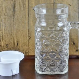 Κανάτα γυάλινη 550 ml 8Χ8Χ15,5 εκ. ανάγλυφη με πλαστικό καπάκι - KESKOR 61314